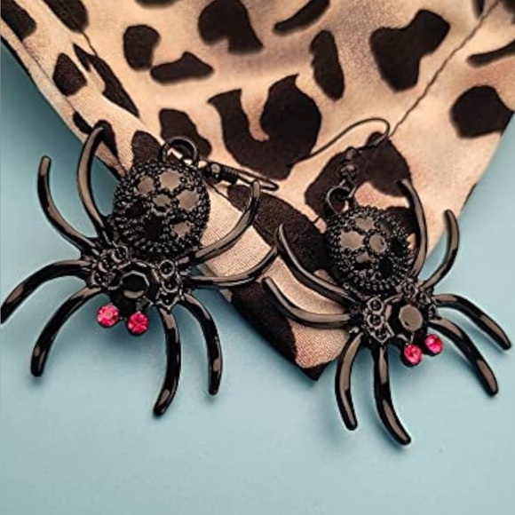 Black spider dangle earrings - Picture 2 of 4